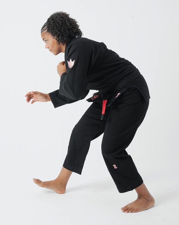 The ONE Womens Jiu Jitsu Gi - Negro/Oro rosa - Cinturón blanco GRATIS