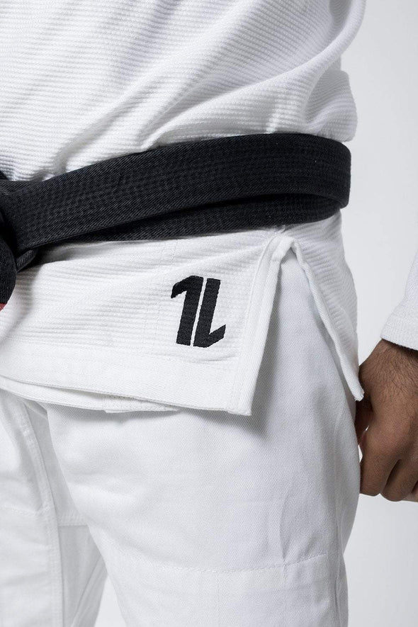 The ONE Jiu Jitsu Gi - Blanco - Cinturón blanco GRATIS