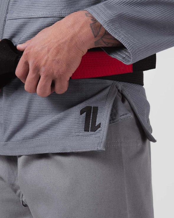 The ONE Jiu Jitsu Gi - Gris - Cinturón blanco GRATIS